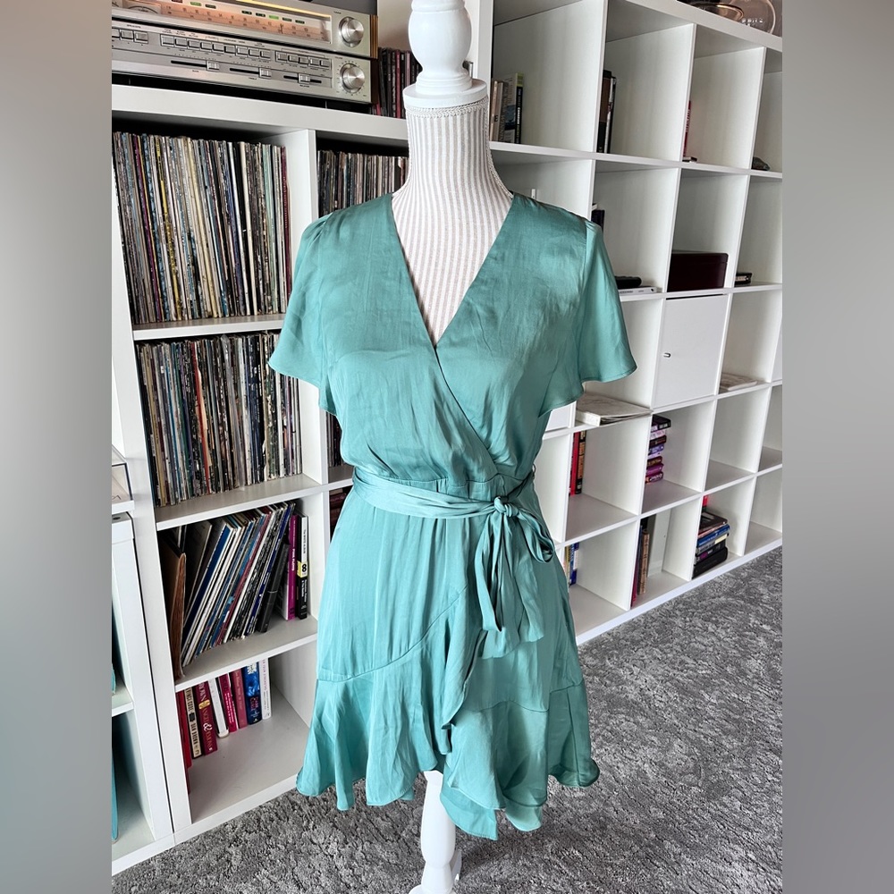 NWT wrap dress size 6